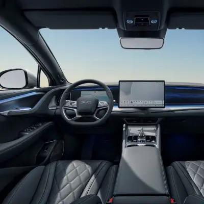 immagine approfondimento Console centrale sospesa dal design futuristico